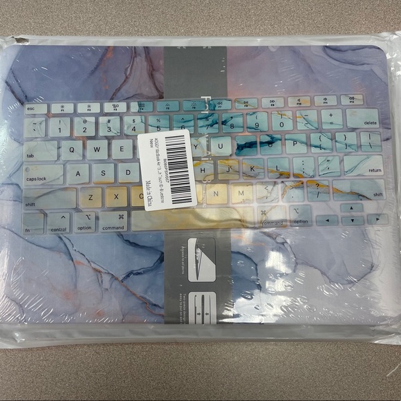 🌟NEW🌟 MacBook Air 2020 case and keyboard cover - Picture 2 of 4